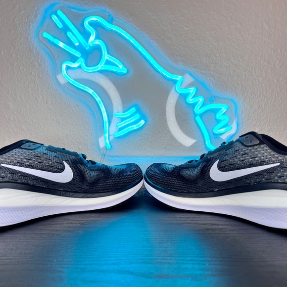 Nike Vomero 17 ZoomX Men’s Running Gym Training Shoes Sneakers Black White - 12 - Picture 3 of 7